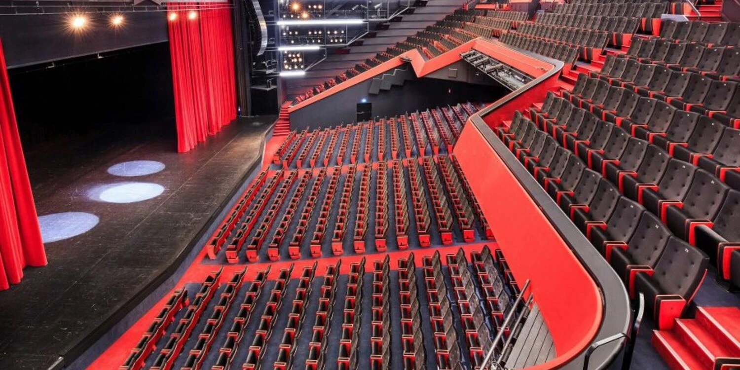 Le Palais des Festivals et des Congrès, Cannes — venue Alpes-Maritimes