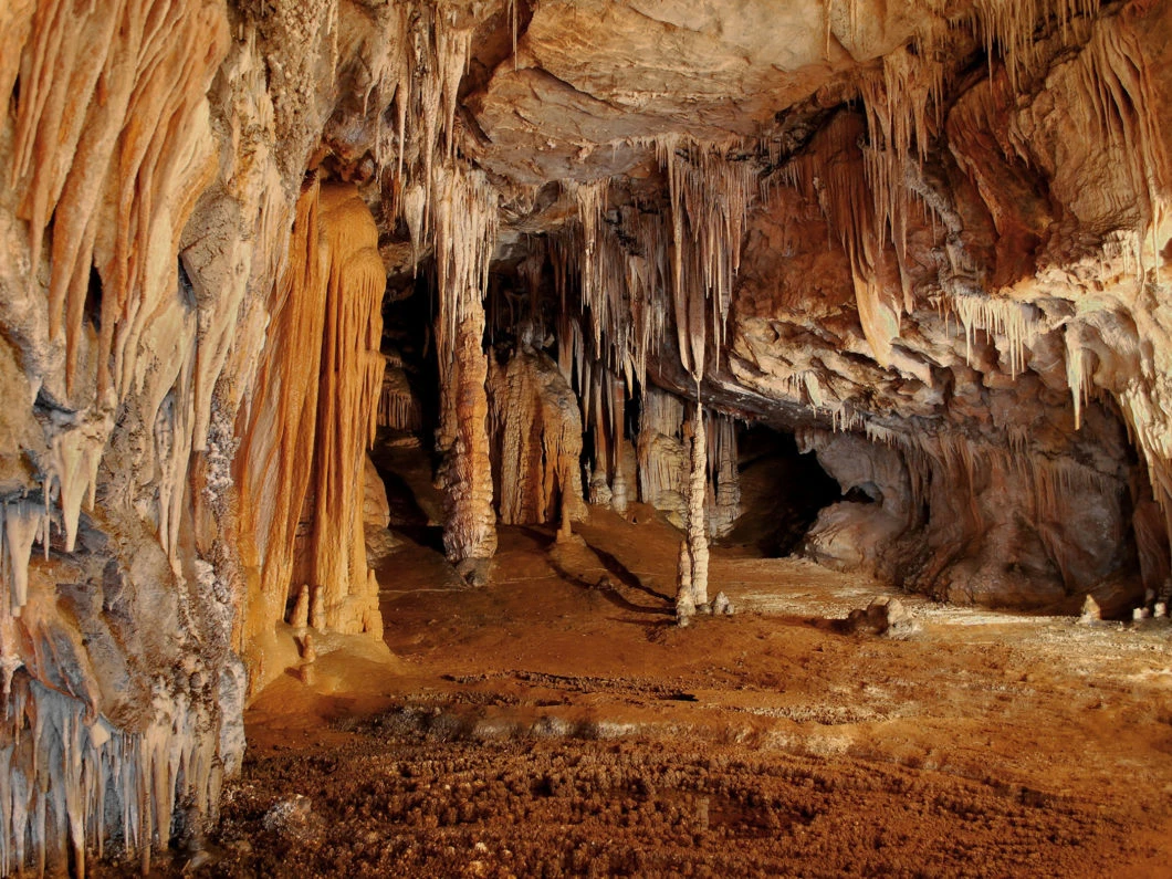 Les Grottes de Saint-Cézaire, Saint-Cézaire-sur-Siagne — lieu événementiel Alpes-Maritimes
