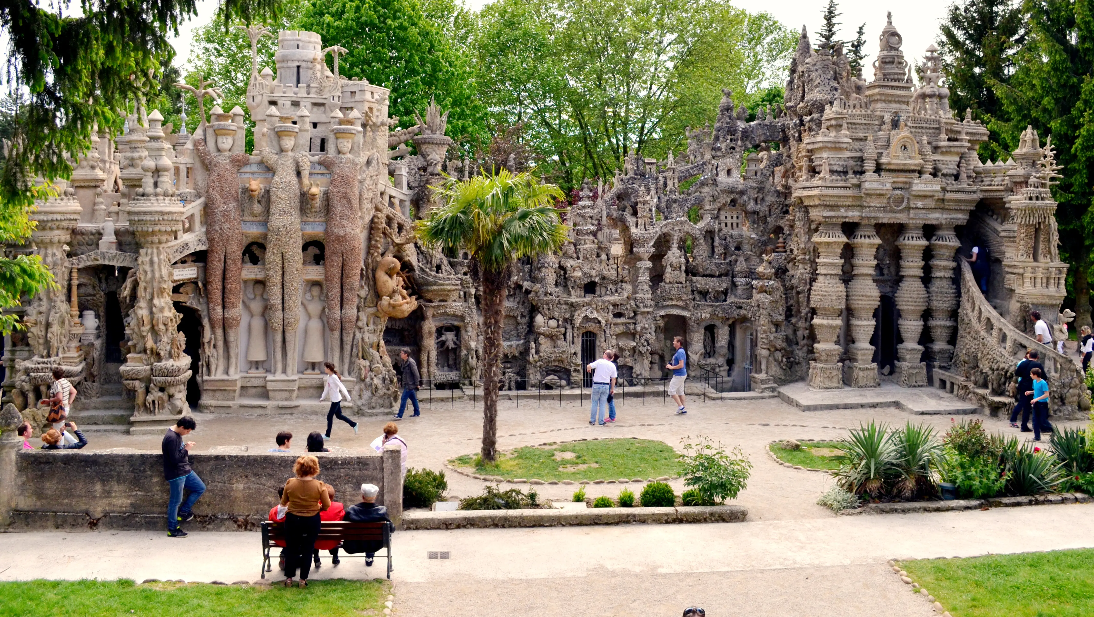 Palais idéal du Facteur Cheval — salle événementielle