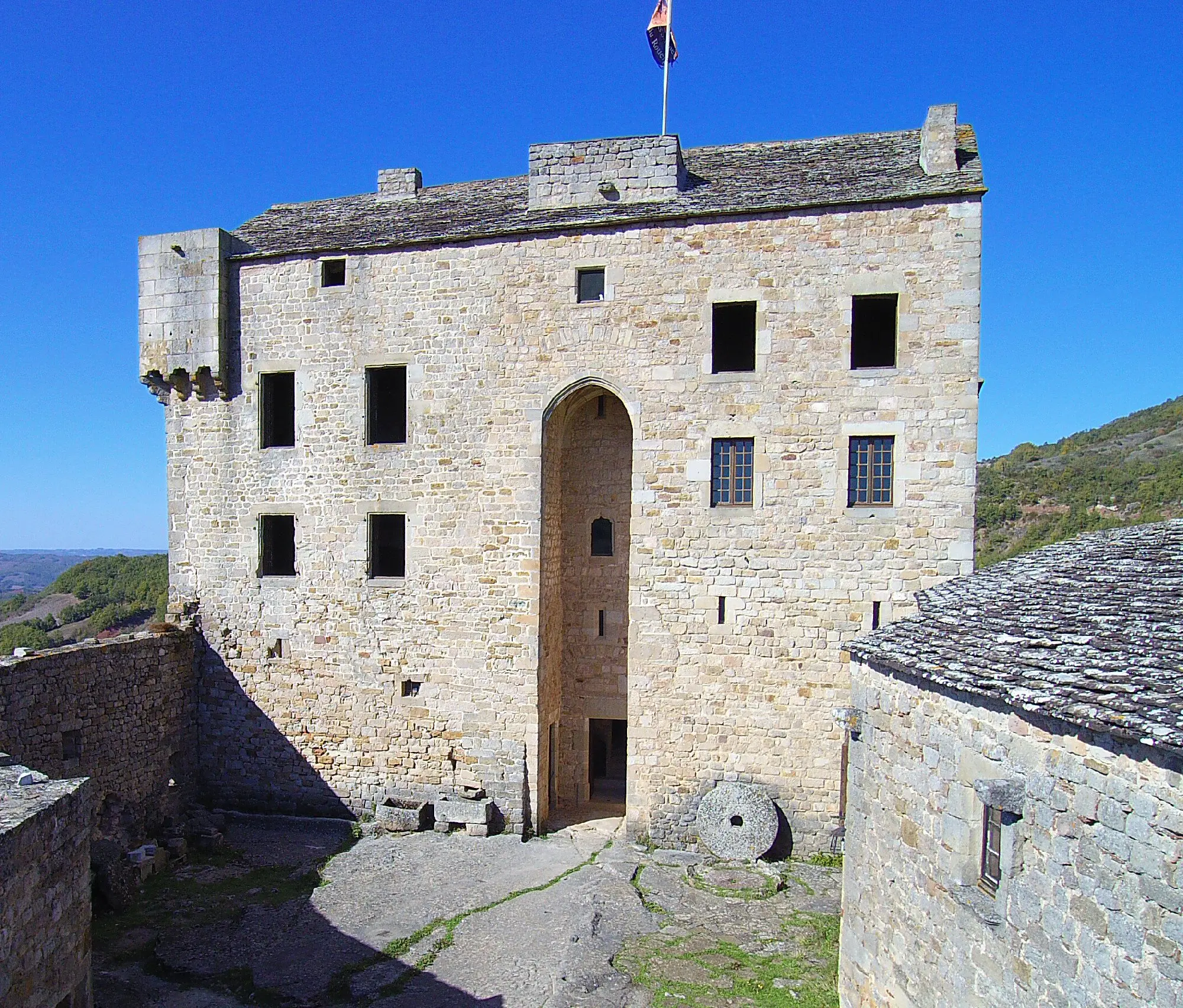 Le Château de Montaigut à Gissac — lieu événementiel Aveyron