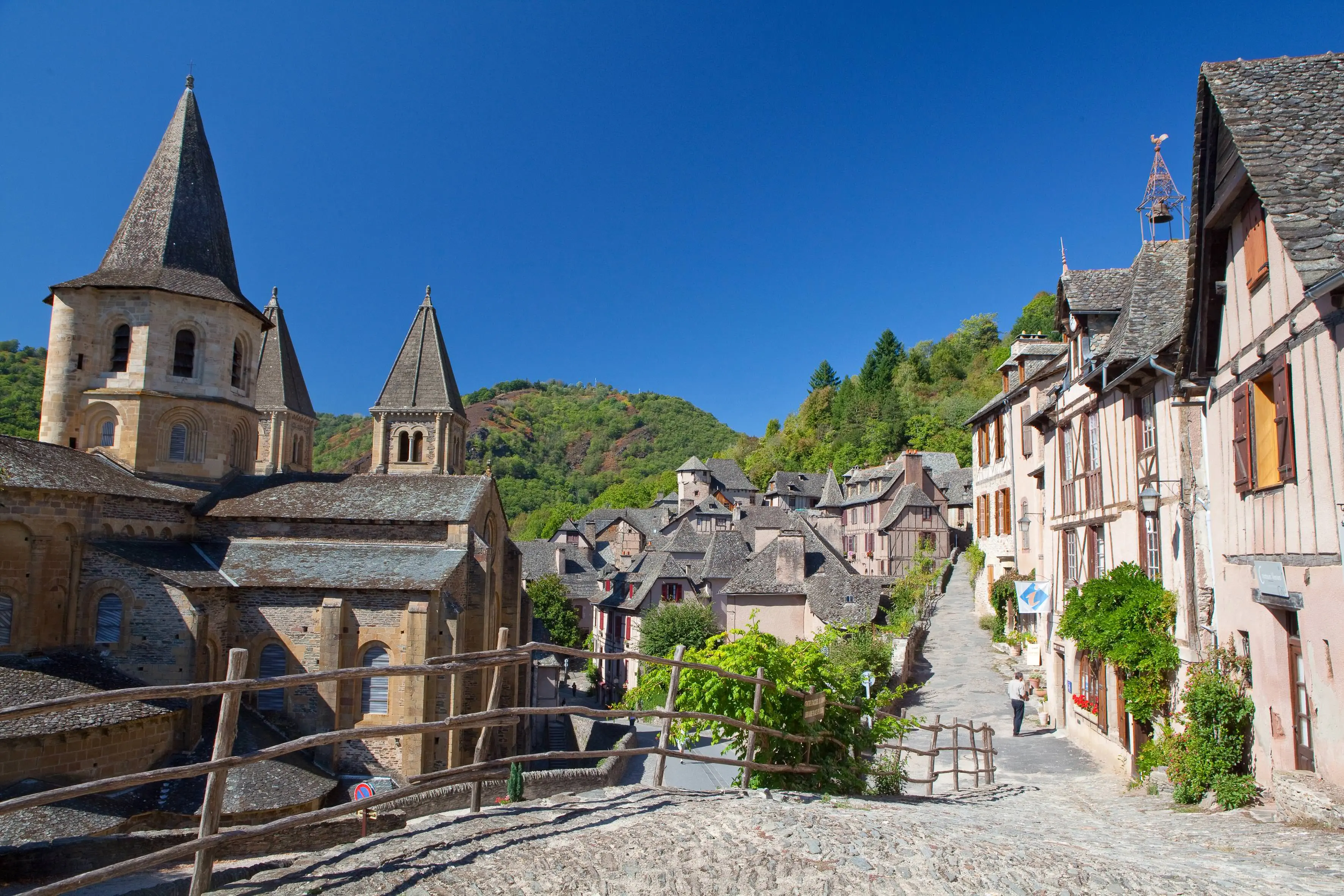 Le Cloître de Conques à Conques-en-Rouergue — venue Aveyron