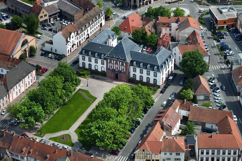 Le Parc de l&rsquo;Hôtel de Ville à Haguenau : — venue Bas-Rhin