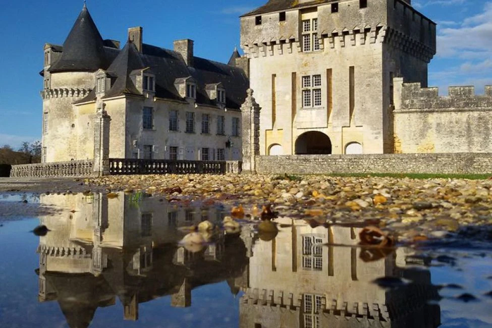 Le Château de La Roche Courbon à Saint-Porchaire — venue Charente-Maritime
