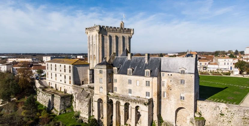 Le Donjon de Pons — salle événementielle