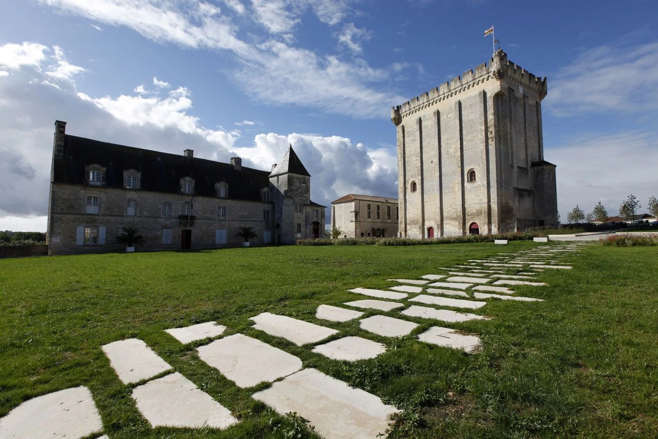 Le Donjon de Pons — lieu événementiel Charente-Maritime