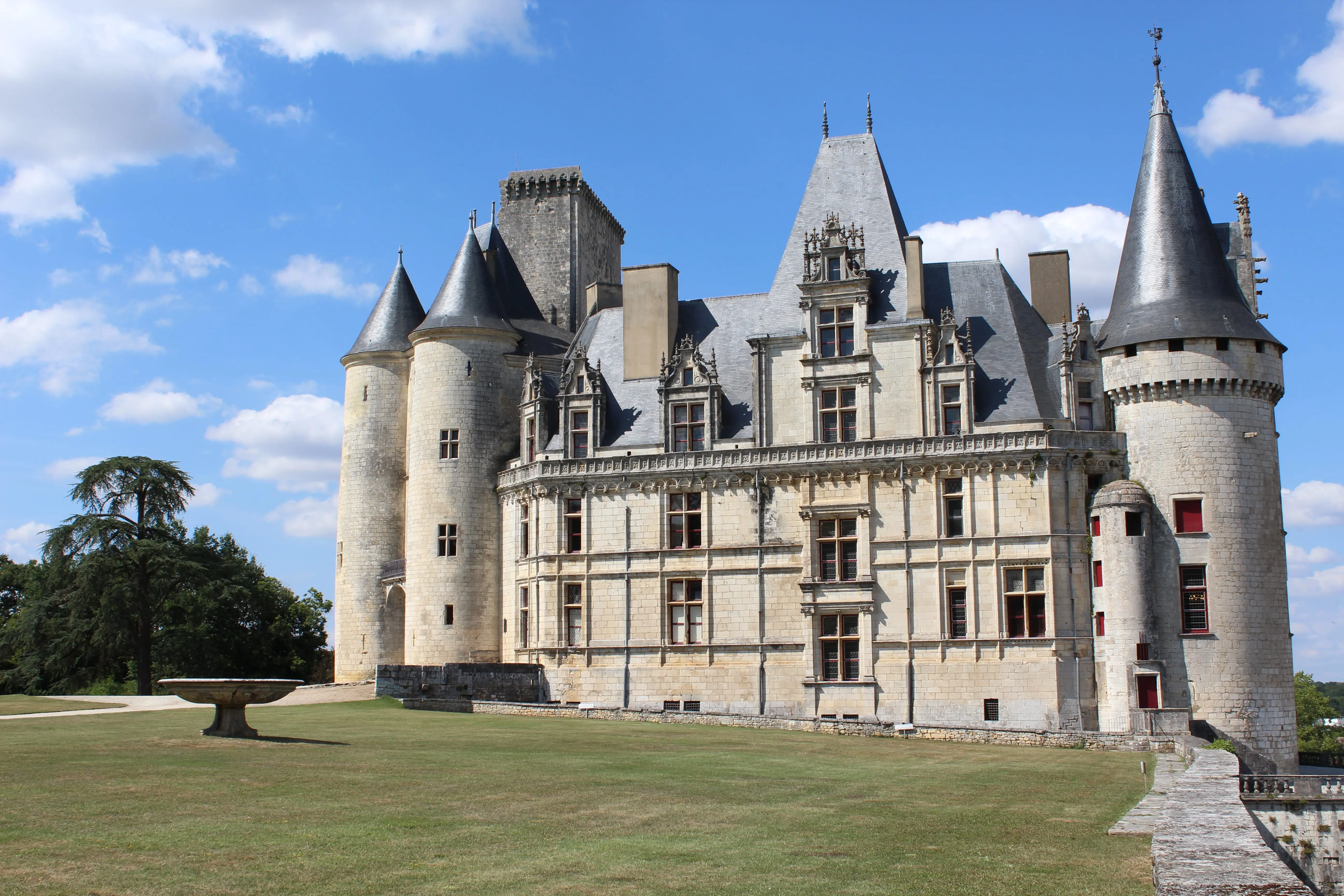 Château de la Rochefoucauld — venue Charente
