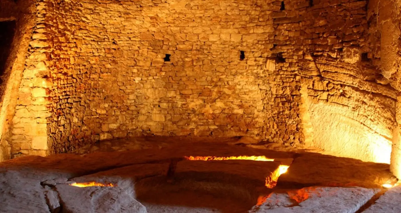 Les Caves du Palais Saint Firmin, Gordes — venue Gard