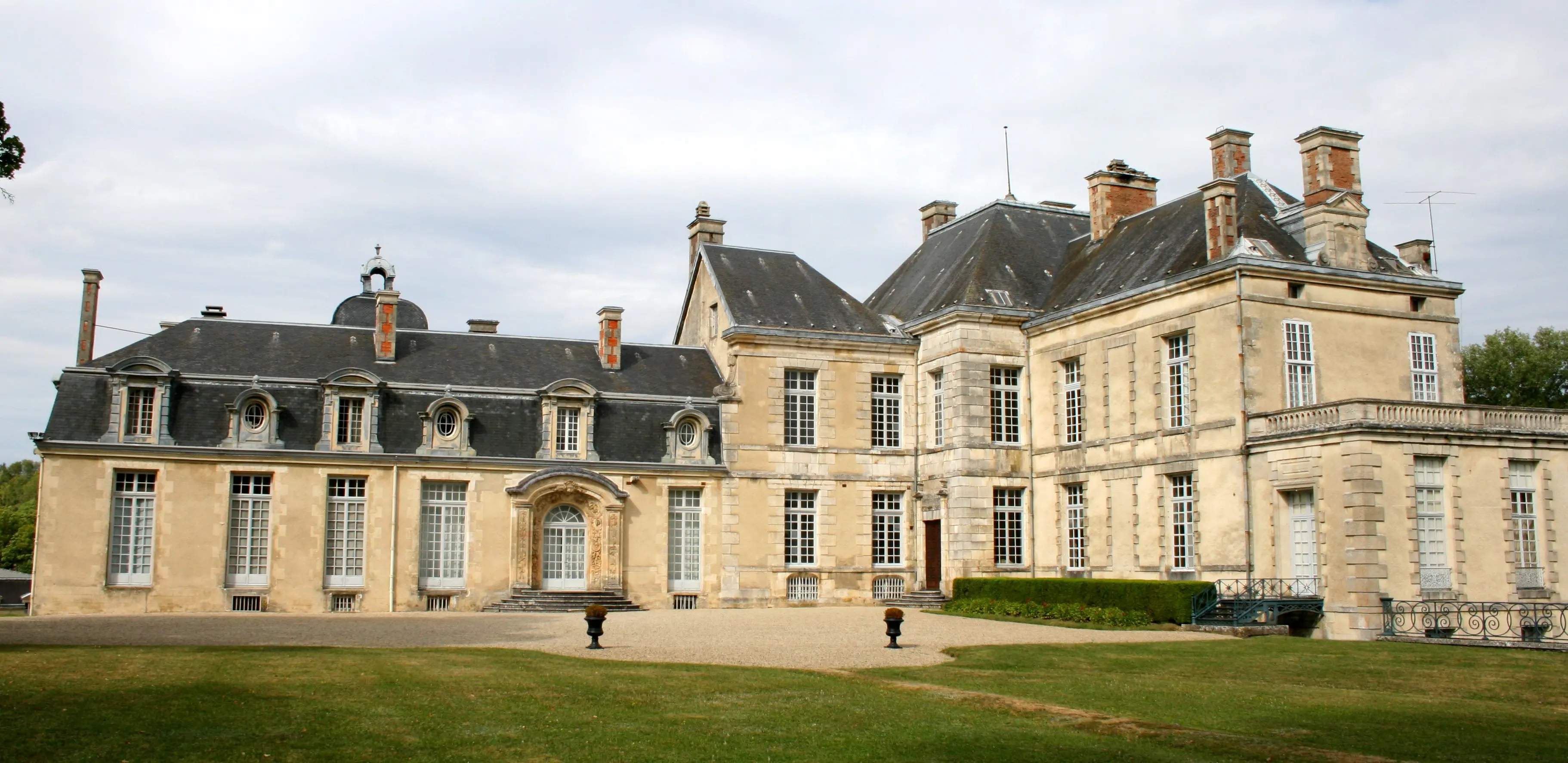 Le Château de Cirey-sur-Blaise — lieu événementiel Haute-Marne