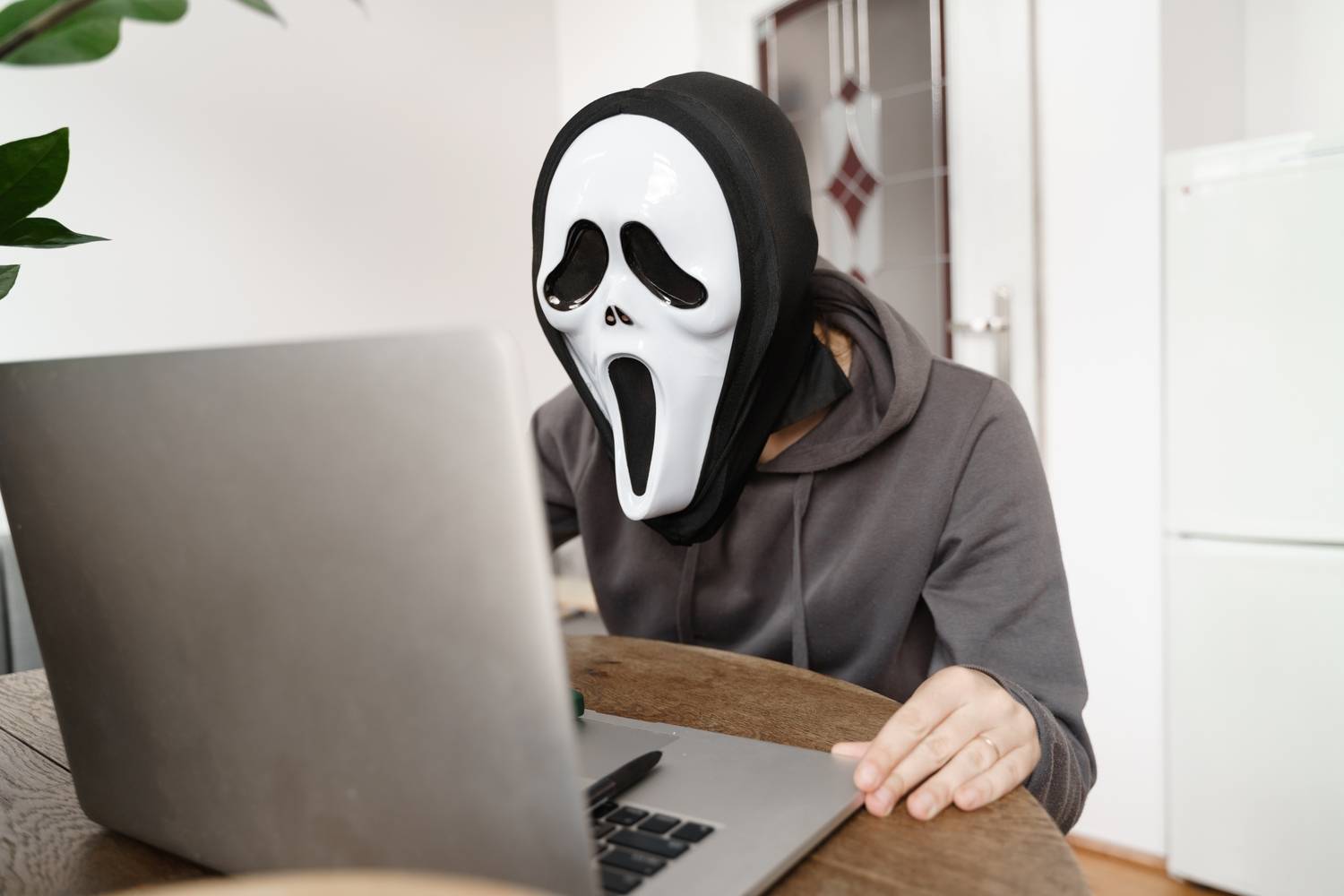 Quels sont les éléments essentiels pour créer une ambiance d’Halloween réussie au bureau ?