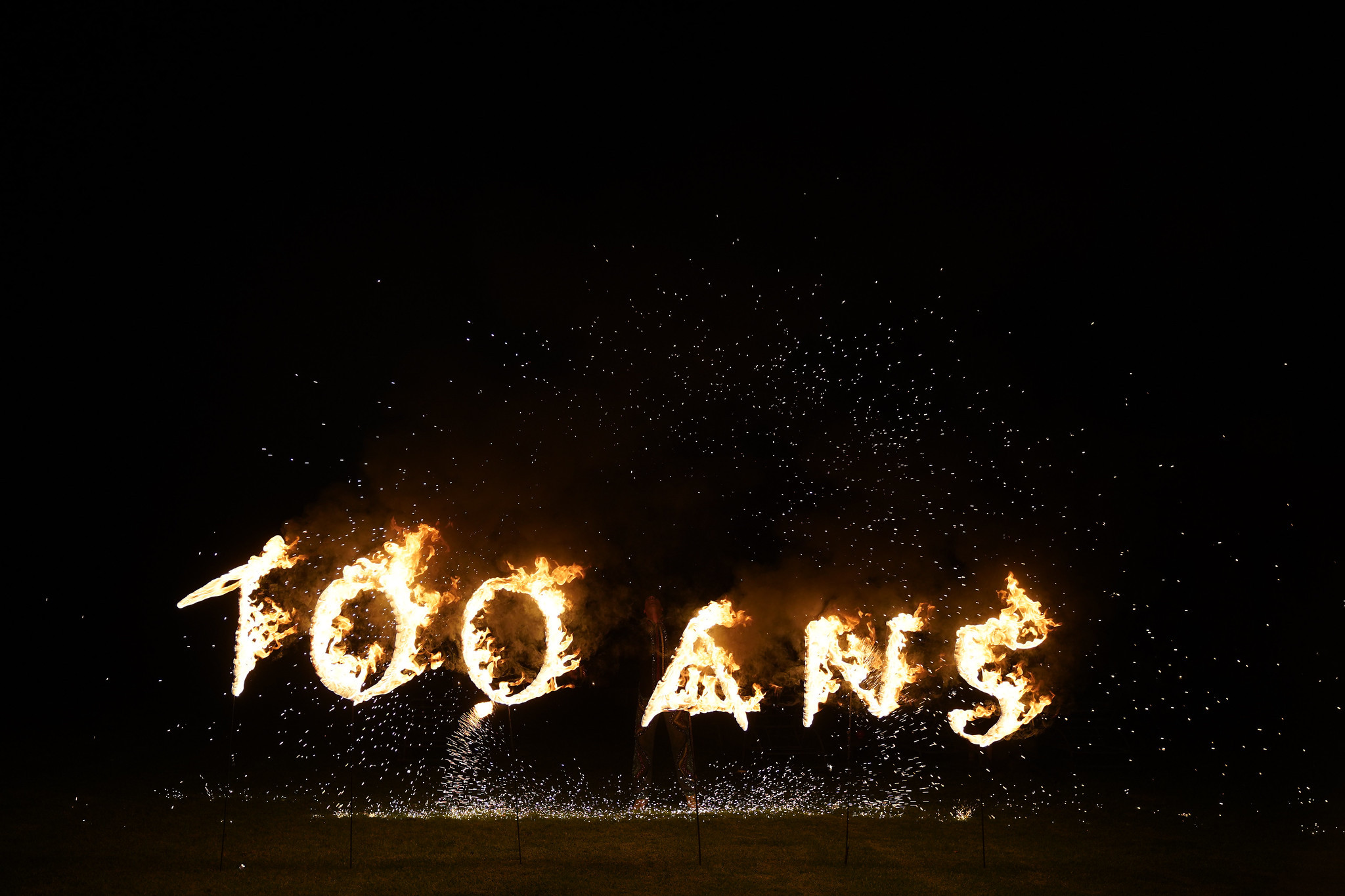 Y a-t-il des avantages à créer du contenu spécifique (articles de blog, vidéos, infographies) autour de l’anniversaire de l’entreprise ?