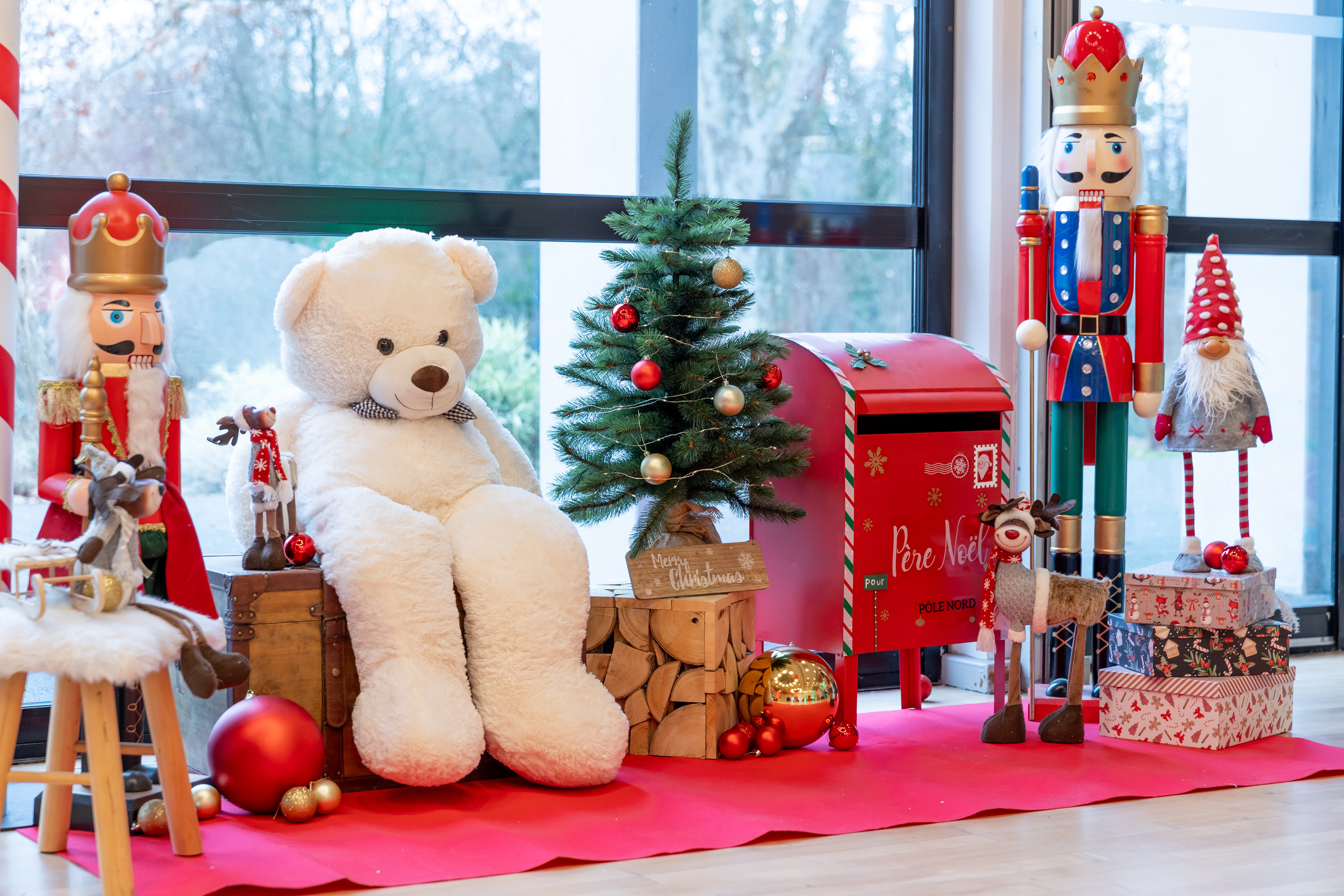 Mise en place de Arbre de Noël Toulon à Toulon