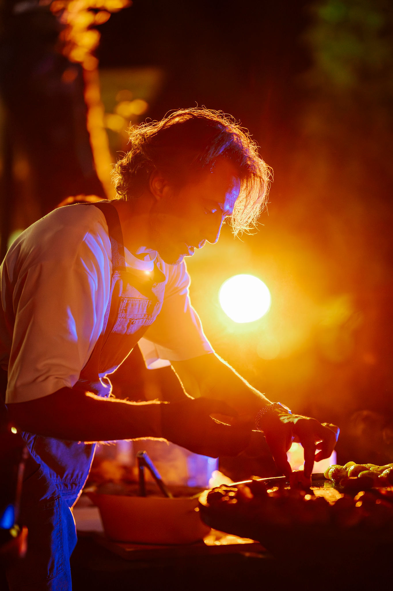 Y a-t-il des tendances culinaires actuelles qui peuvent être intégrées pour rendre le repas mémorable ?