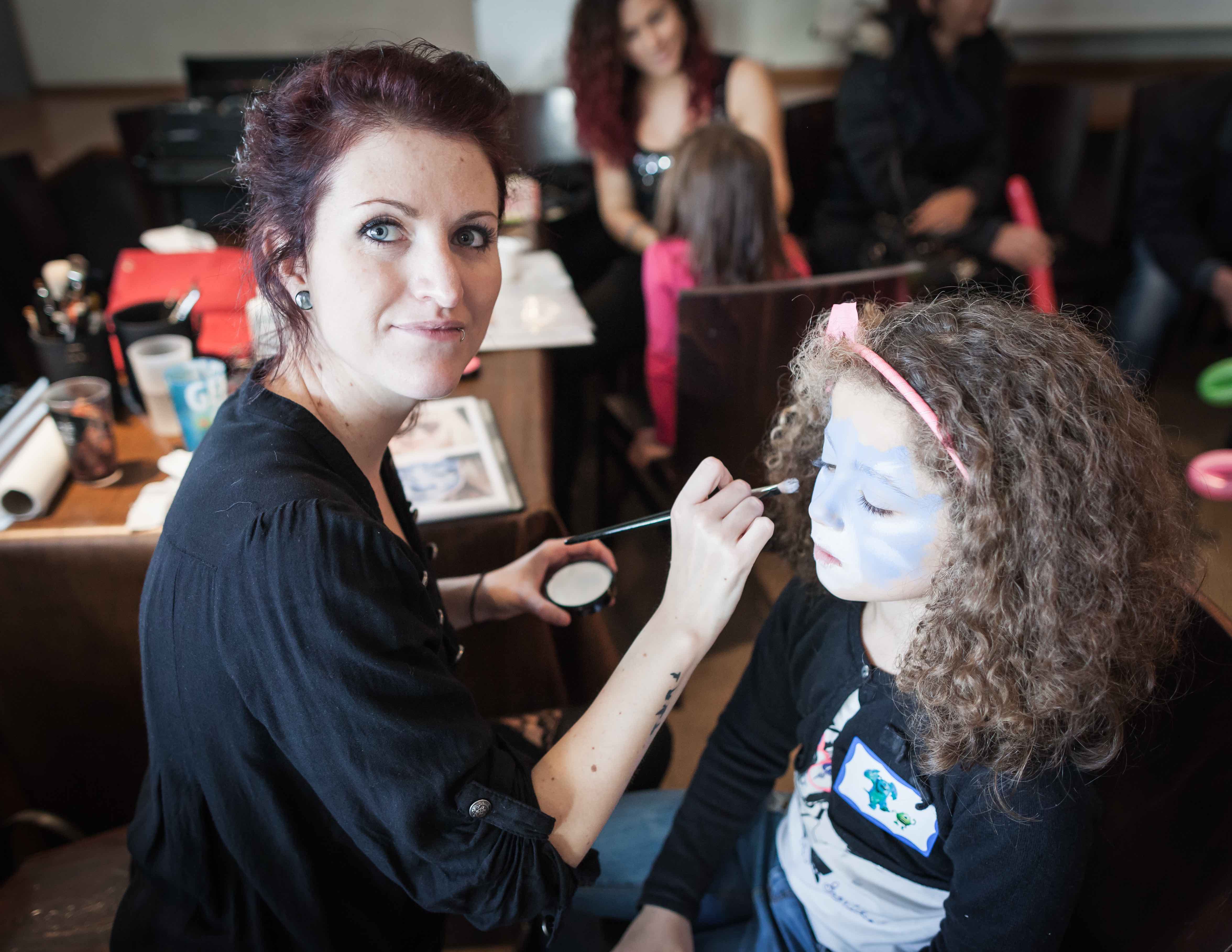 maquillage et maquilleuse enfant arbre de noël