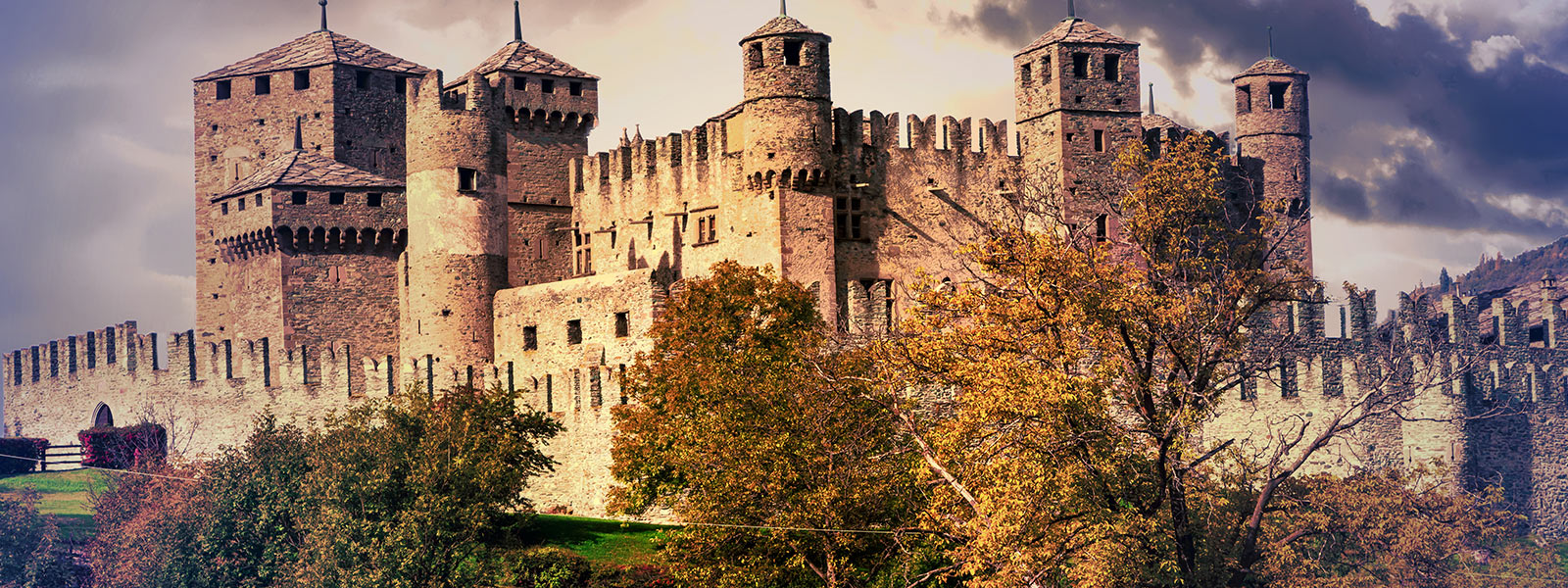 <p>Un voyage au temps<br /><strong>des châteaux forts</strong></p>