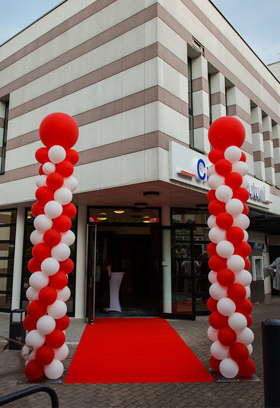 décoration extérieure inauguration tapis rouge