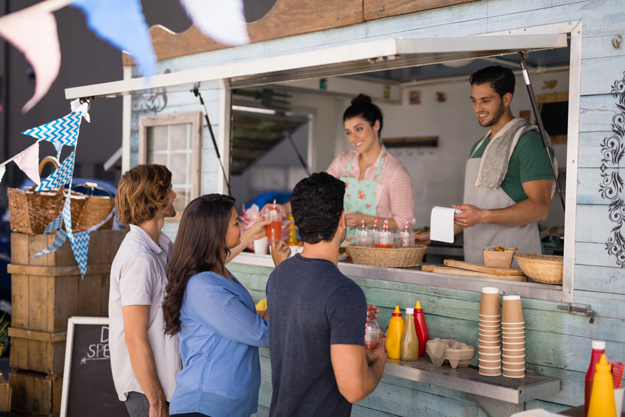 <p>Location Food Truck événementiel<br /><strong>et camion de glace</strong></p>