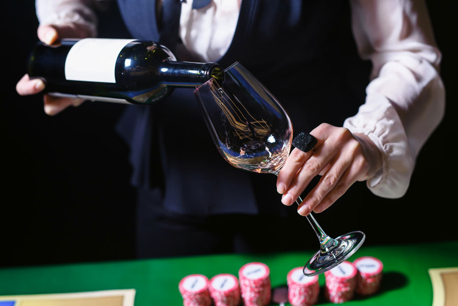 <p>Animez votre soirée d’entreprise<br /><strong>avec un casino du vin</strong></p>