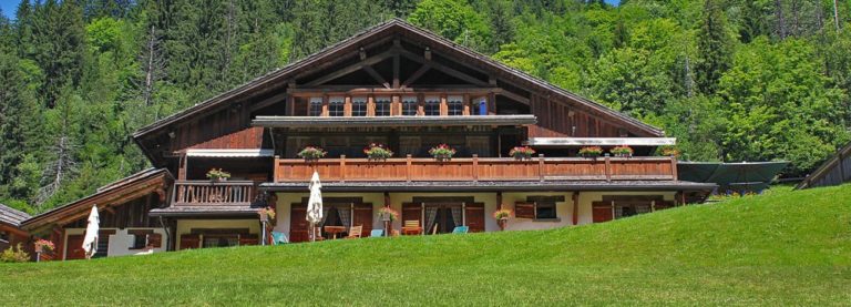 Façade-location-74-768x277