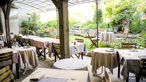 auberge-d-anthy-terrasse-interieure-et-jardin-1dd1a