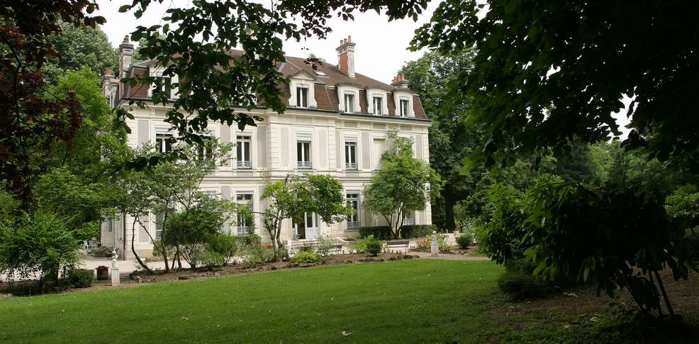 location chateau 25