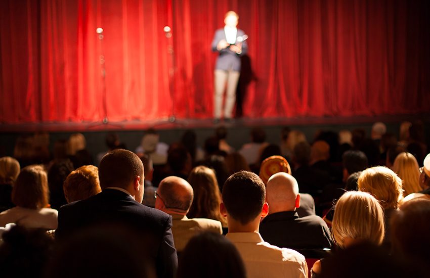 <p>THÉÂTRE DÉAMBULATOIRE<br /><strong>ET ÉVÈNEMENT PROFESSIONNEL</strong></p>