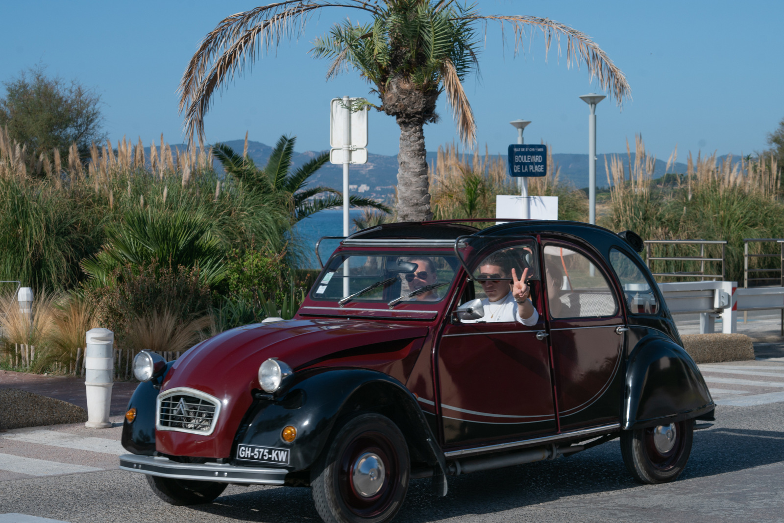 <p>ORGANISEZ UN RALLYE 2 CV POUR<br /><strong>VOS ÉVÈNEMENTS D’ENTREPRISE</strong></p>