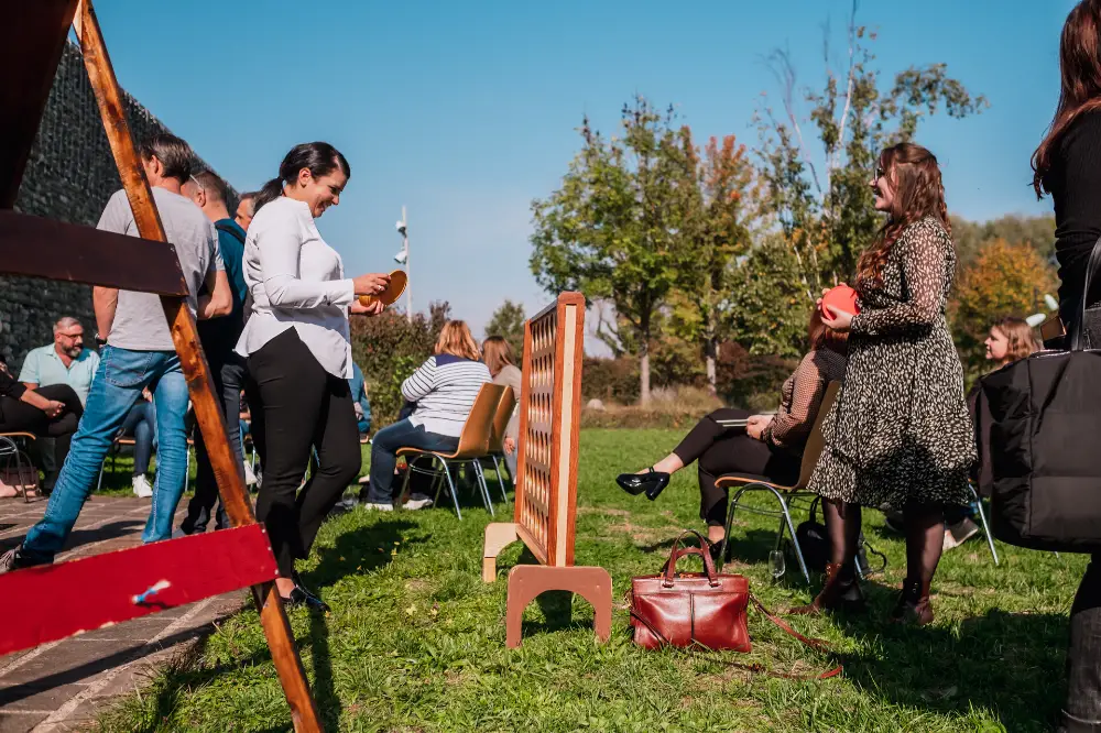 Activité team building en plein air pendant une convention entreprise à Troyes avec jeux géants