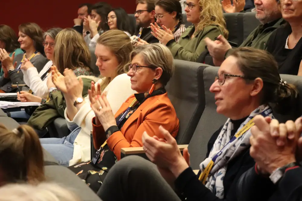 Accueil convivial autour d’un verre lors d’un événement professionnel à Rennes