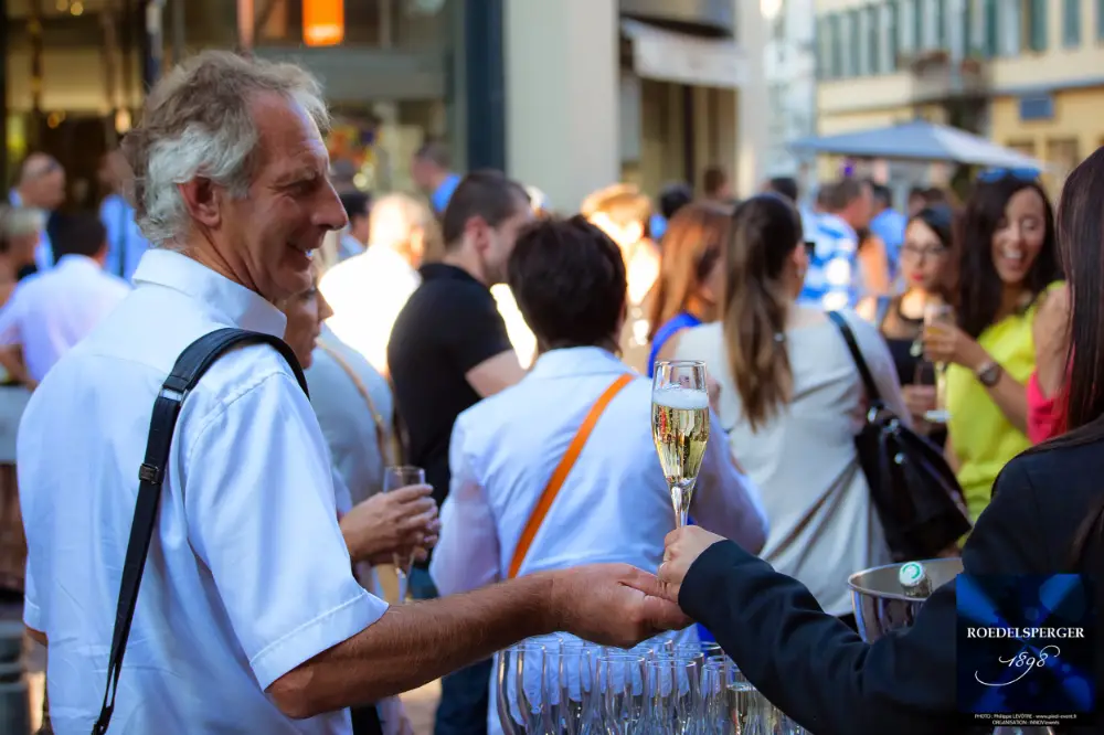 Participants applaudissant lors d’une conférence à Rennes