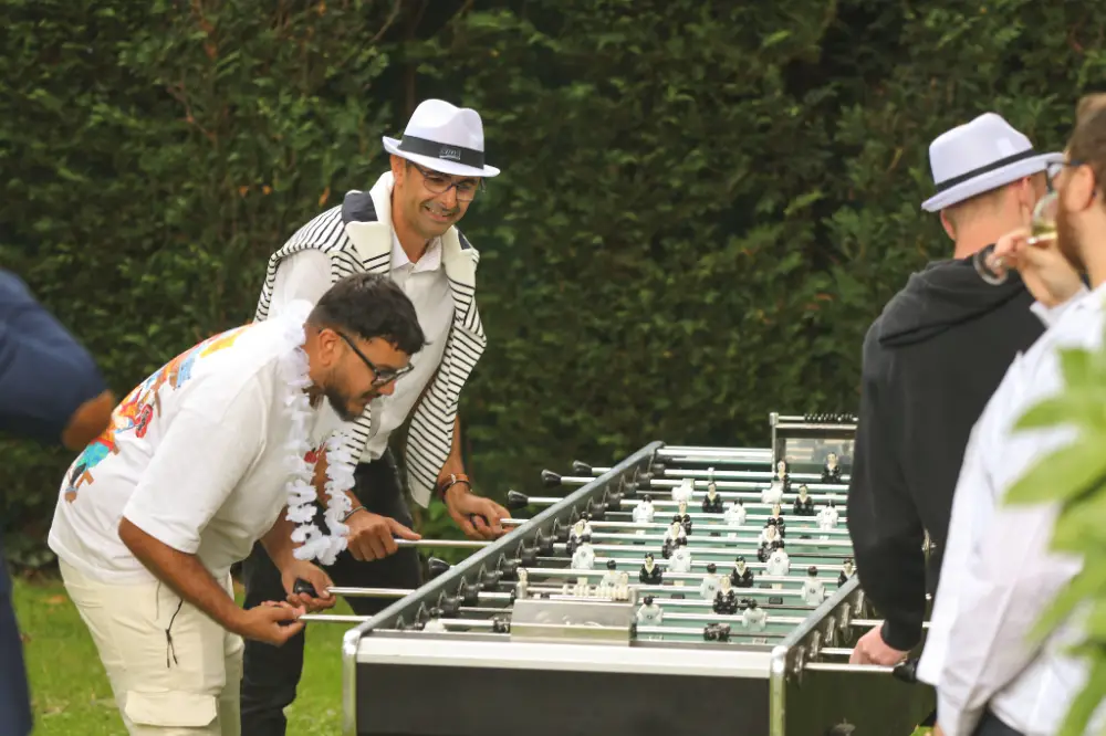 Summer party entreprise : idées, conseils et organisation pour un événement festival inoubliable