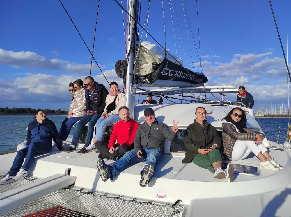 Croisière en catamaran lors d’un voyage de récompense organisé pour des collaborateurs