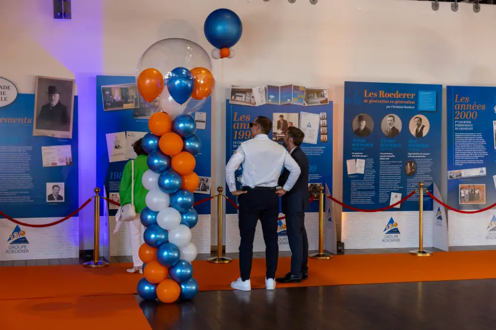 Exposition historique et décoration en ballons pour l’accueil d’une convention d’entreprise à Strasbourg