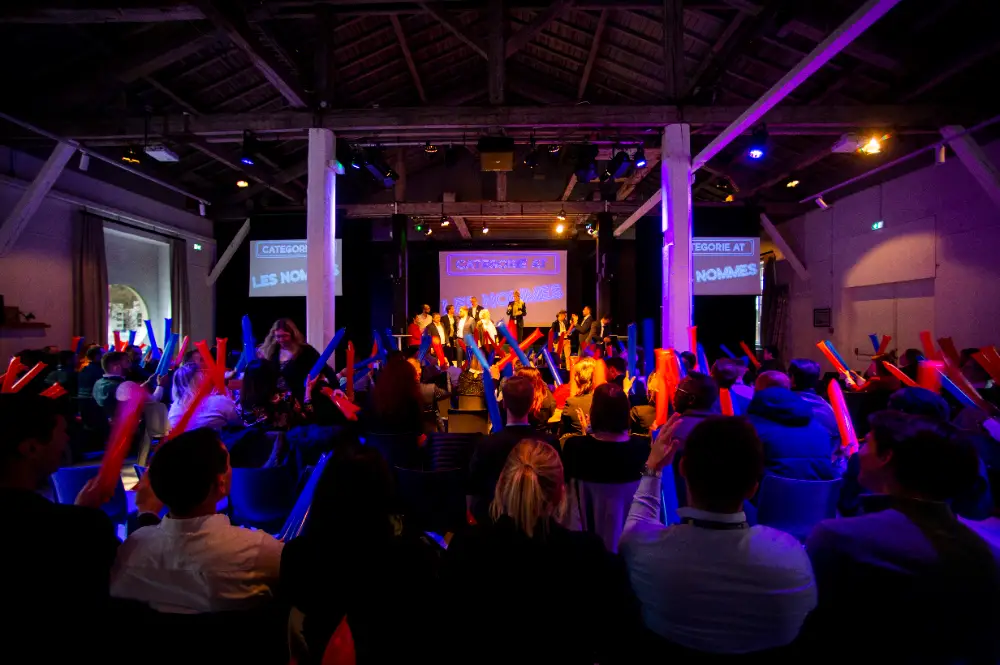 public convention ambiance