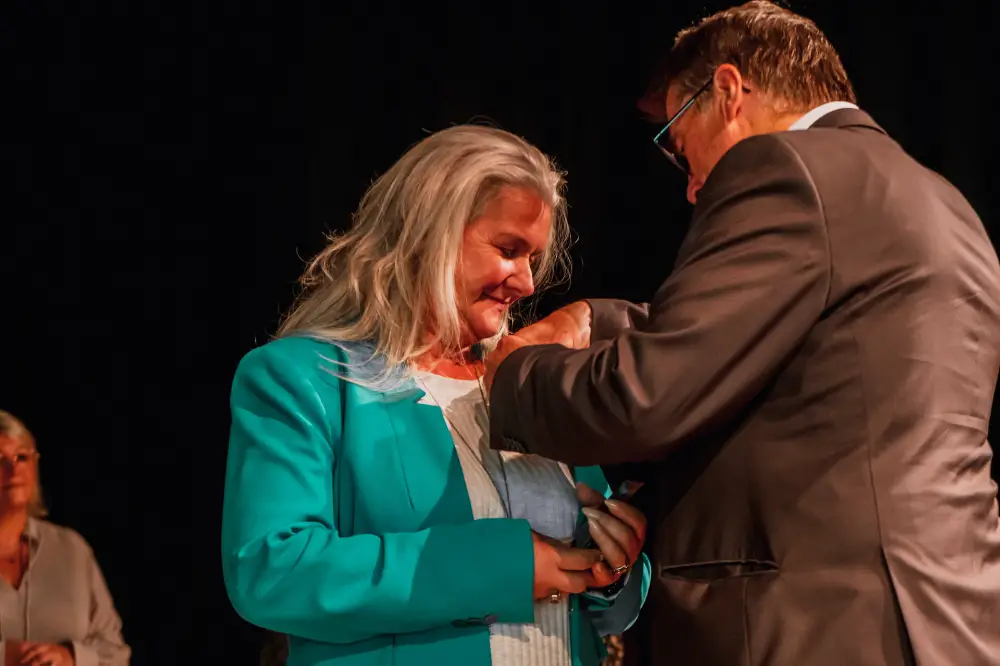 Remise de médaille pendant une convention d’entreprise en Alsace