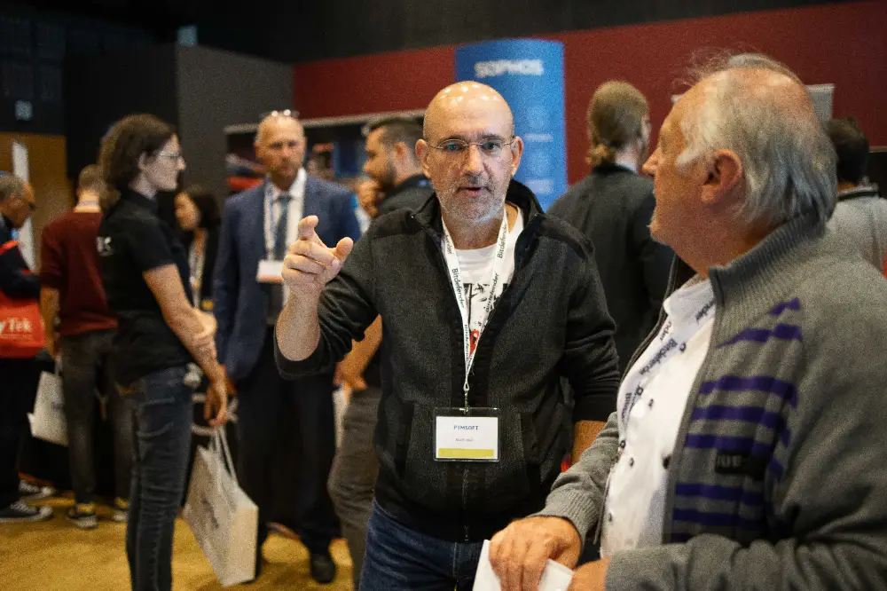 Networking entre professionnels durant une convention organisée à Gap.