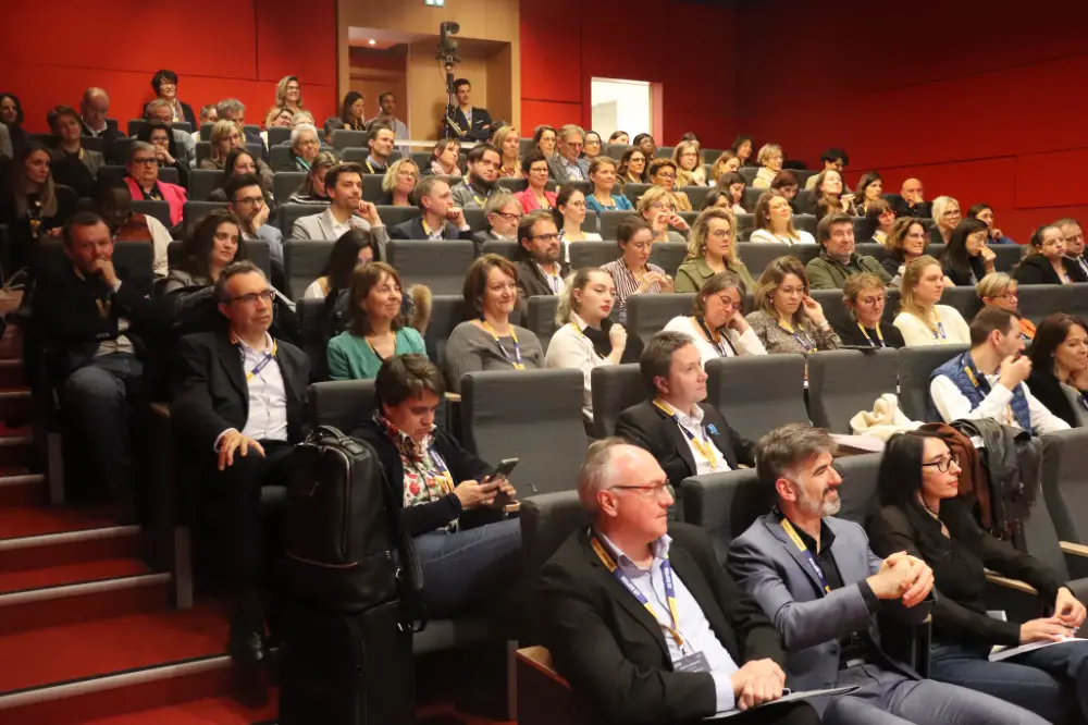 Cocktail dînatoire en extérieur lors d'une convention d'entreprise à Rennes