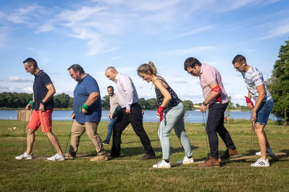 Team building en plein air à Laval : animation ludique sur le thème de la cohésion d’équipe.