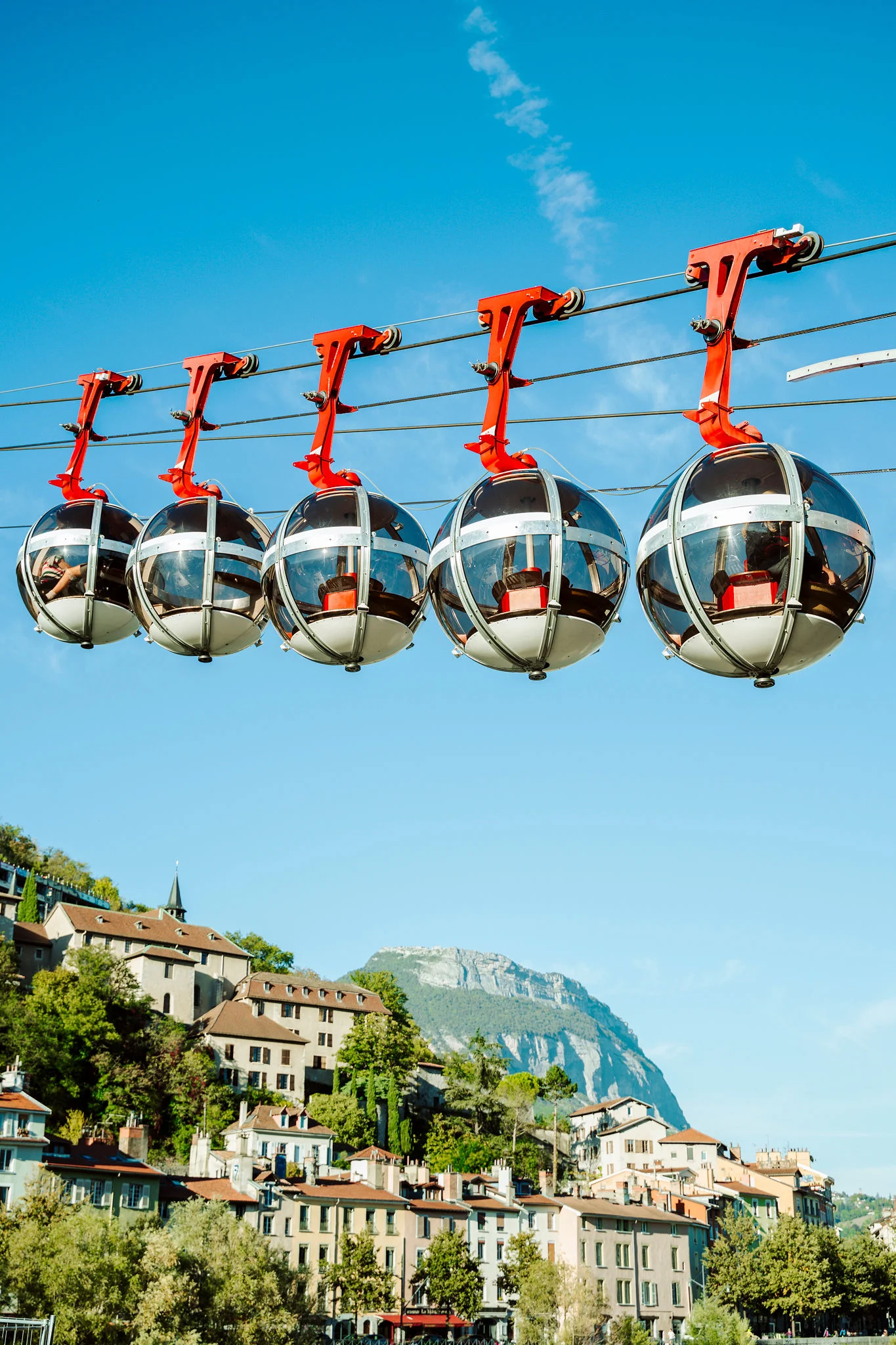 Séminaire d'entreprise Grenoble scène pitch kick-off codir — INNOV'events agence événementielle