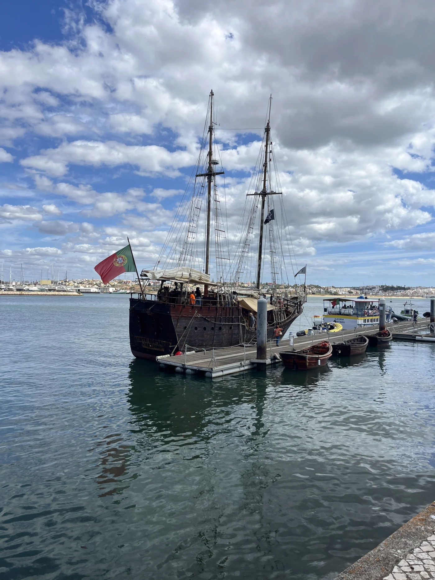 Séminaire d'entreprise Marseille scène pitch kick-off codir — INNOV'events agence événementielle
