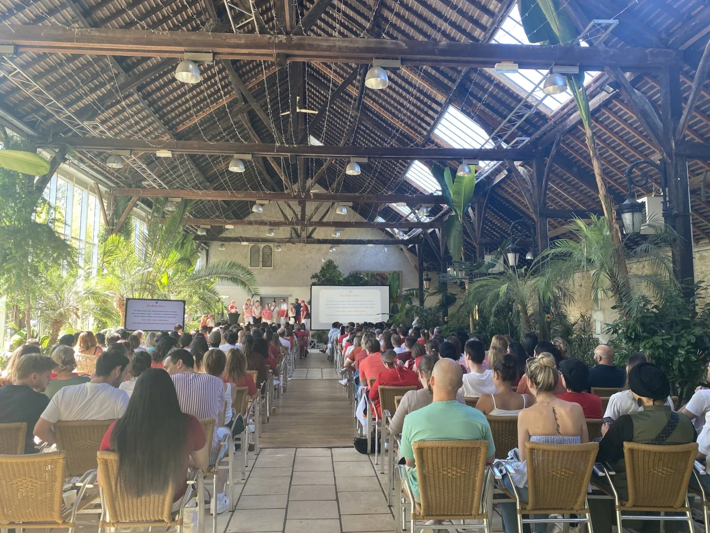 Convention entreprise Angers plénière en salle face au Château d'Angers — INNOV'events