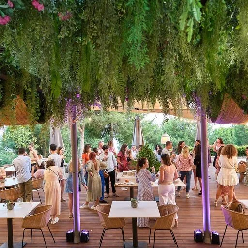 Séminaire entreprise Angers salle plénière vue sur le château et la Maine — INNOV'events