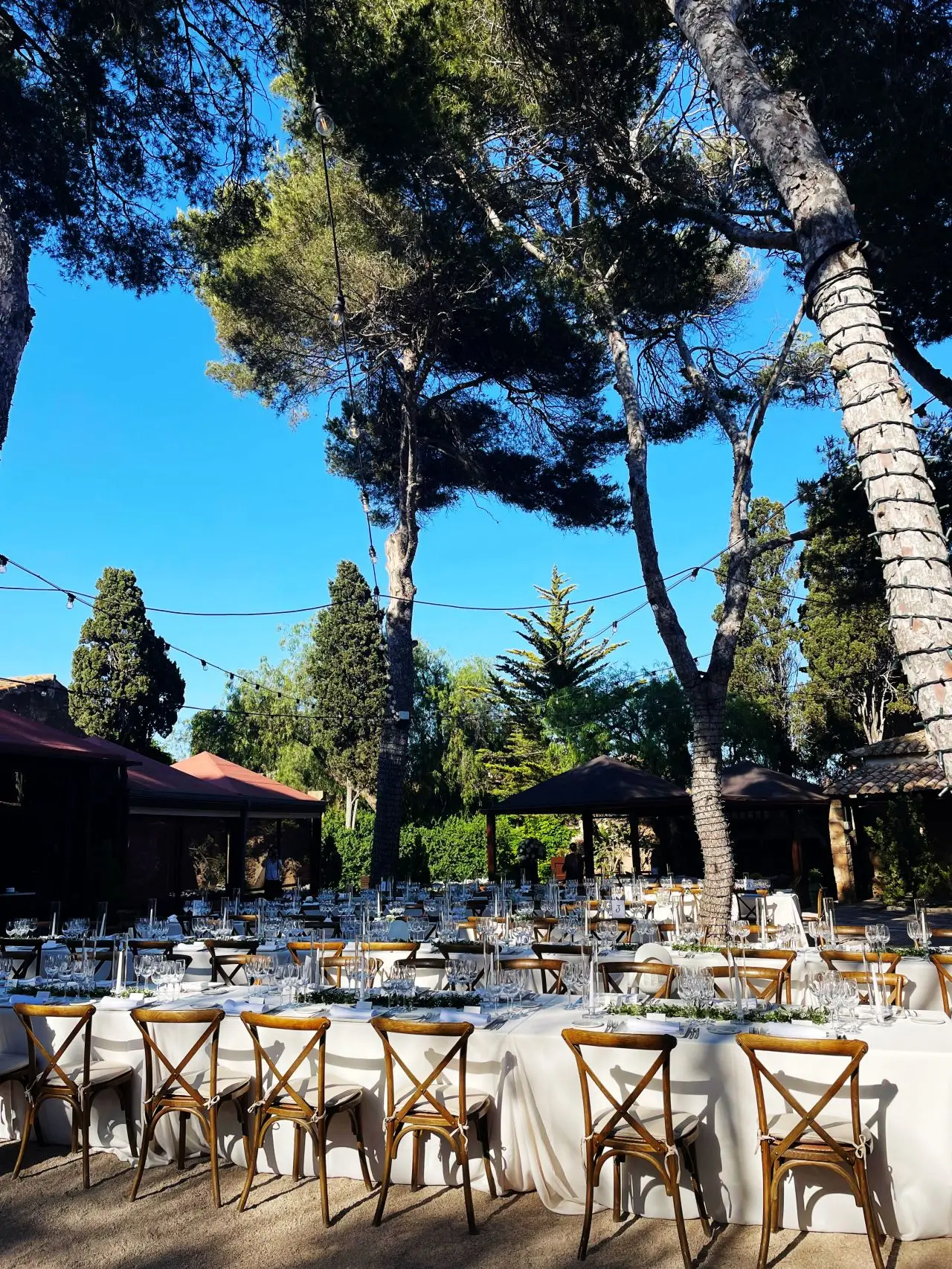 Séminaire entreprise Barcelone salle de plénière avec vue sur la Sagrada Família et terrasse méditerranéenne — INNOV'events