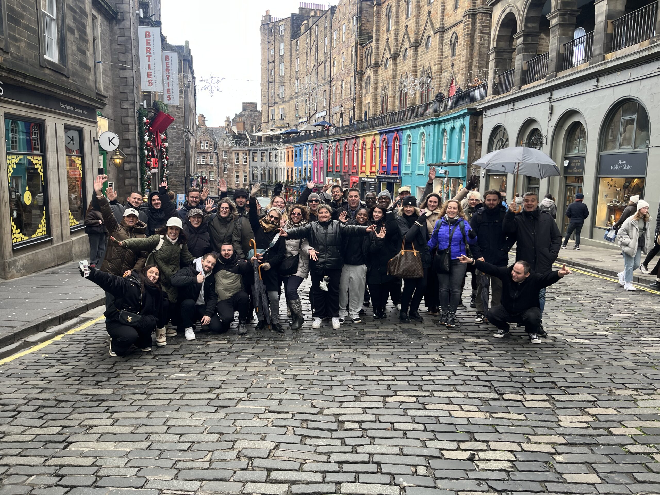 séminaire Marseille groupe en activité nautique dans la rade avec vue sur le massif des Calanques — INNOV'events