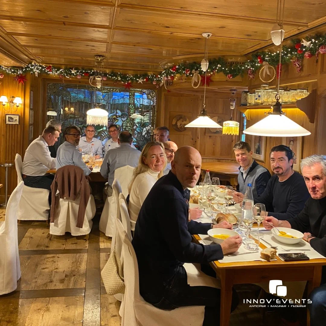 Animation séminaire Strasbourg groupe sur les bords de l'Ill avec vue Petite France — INNOV'events organisation événements