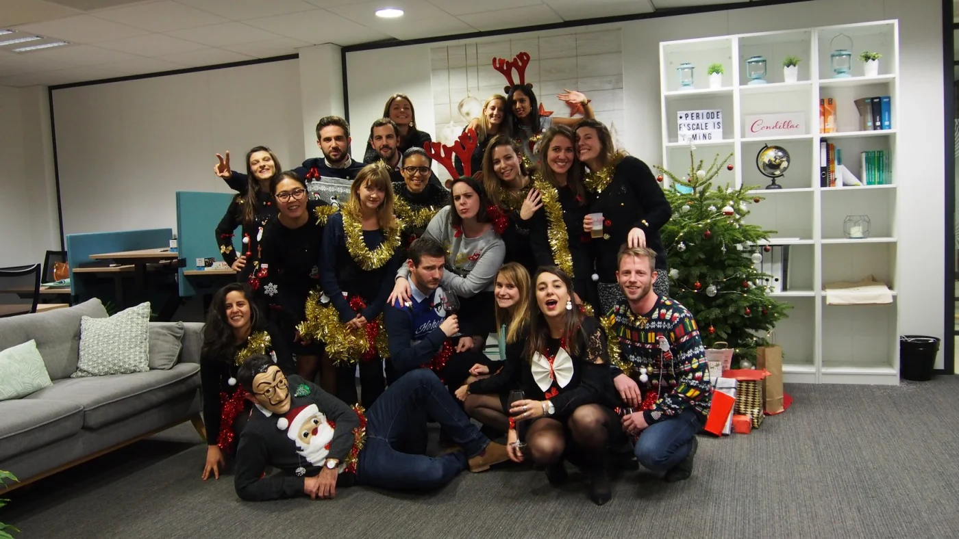 Animation team building Bordeaux groupes en défi en plein air sur les quais de la Garonne face au Miroir d'eau — INNOV'events organisation événements
