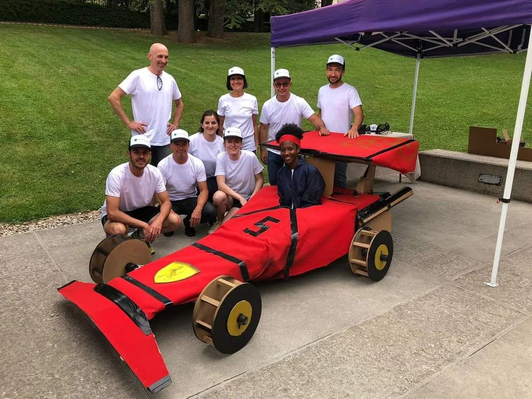 Animation team building Le Mans groupe en rallye urbain dans les rues médiévales du Vieux-Mans — INNOV'events organisation événements