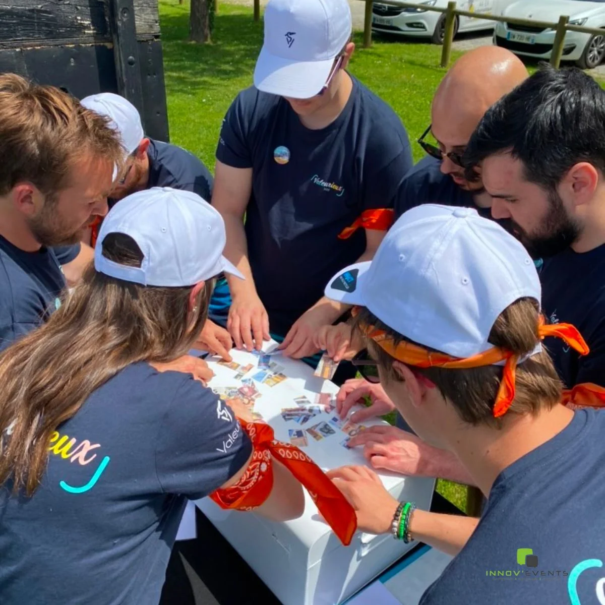 Animation team building Nantes groupes en défi sur les bords de l'Erdre vue panoramique — INNOV'events organisation événements