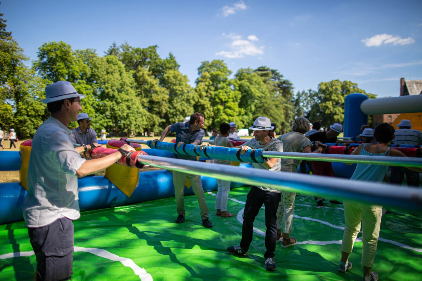 Animation escape game team building Le Mans participants en salle — INNOV'events