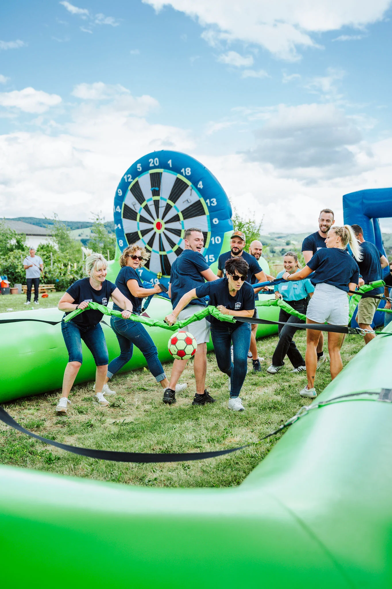 Animation team building Chambéry groupe en défi sportif outdoor avec vue sur le lac du Bourget et les Alpes — INNOV'events organisation événements