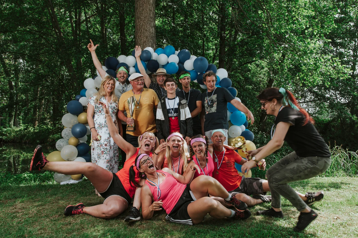 Team Building entreprise Chambéry groupe en activité outdoor massif alpin lac du Bourget — INNOV'events